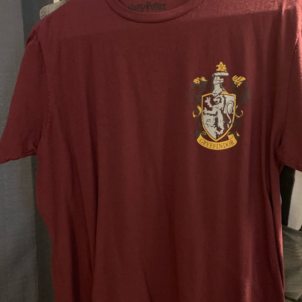 Gryiffindor/Harry Potter crest tee FINAL PRICE